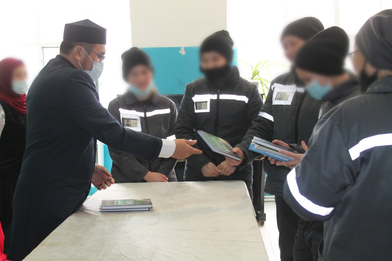 Олар порнода балапандарды мазақ етеді