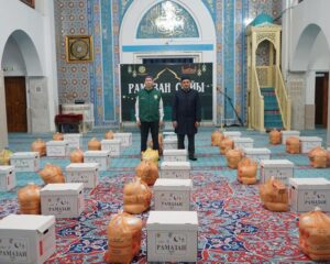 Рамазан сыйы: Атырауда орталық мешітте 50 адамға азық-түлік берілді (+ФОТО)