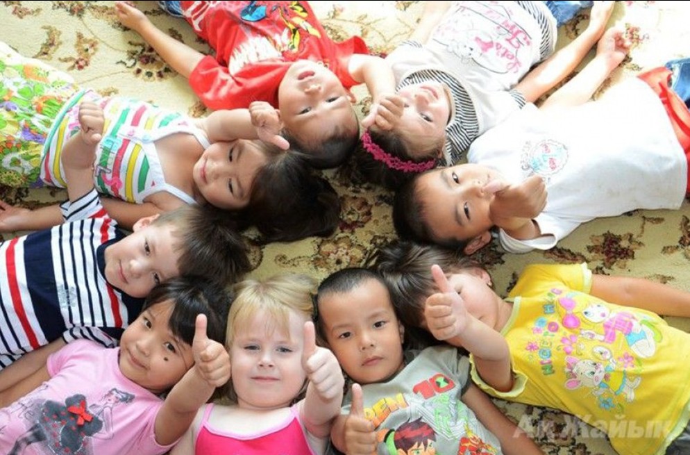 Секс орыс виоласы және оның видеосы Ұзын қызыл шегелер порно фильмдер