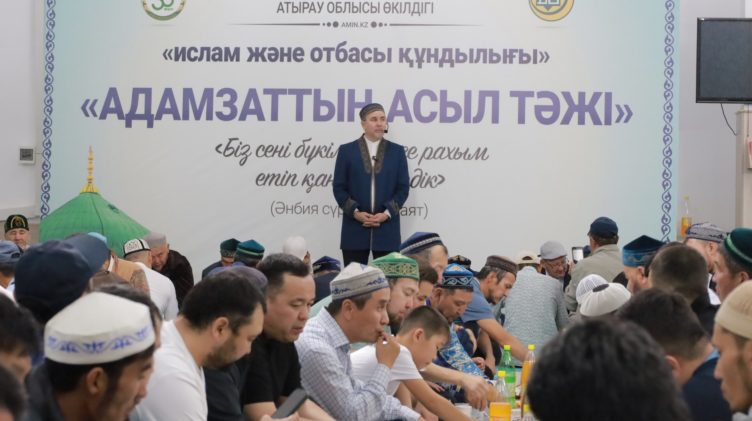 Интернетте нацистік жыныстық зорлық-зомбылық Бір бөліктен жасалған купальник порно